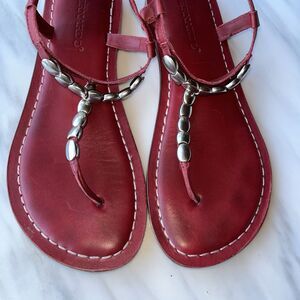 BERNARDO Tristan Leather Thong W/ Ankle Strap Silver Pebble Beaded Strap, SZ 7.5